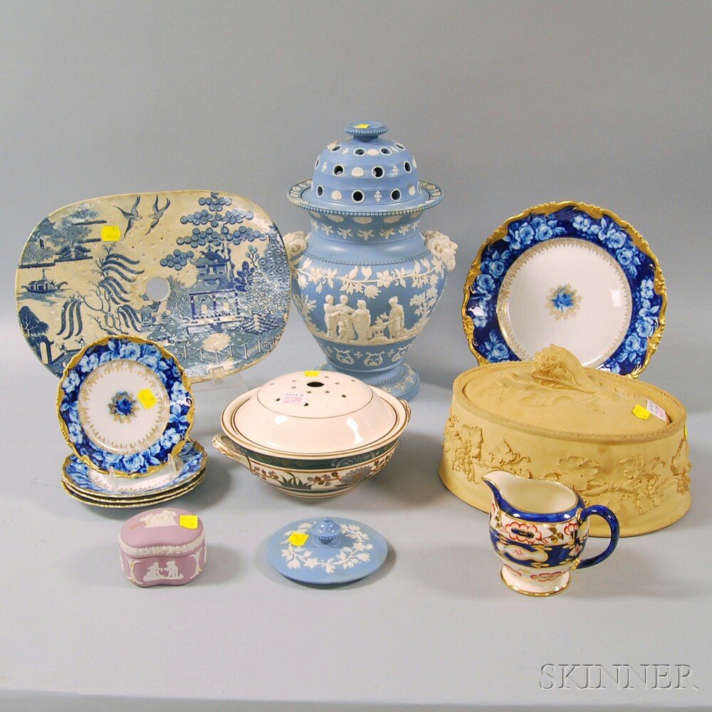 Twelve Varied English and European Ceramic Items, two p: Twelve Varied English and European Ceramic Items, two pieces of Wedgwood Jasperware including a lilac-colored kidney-shaped trinket or pillbox decorated with white applied Classical medallions, a game
