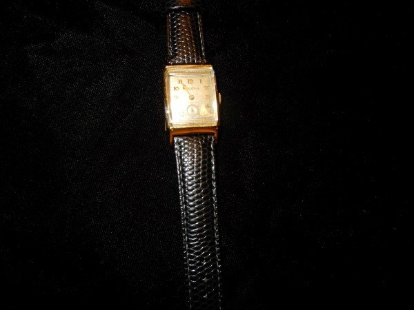 Jewelry: Bulova 14 karat yellow gold man's watch with leather, 17 jewels, circa 1950