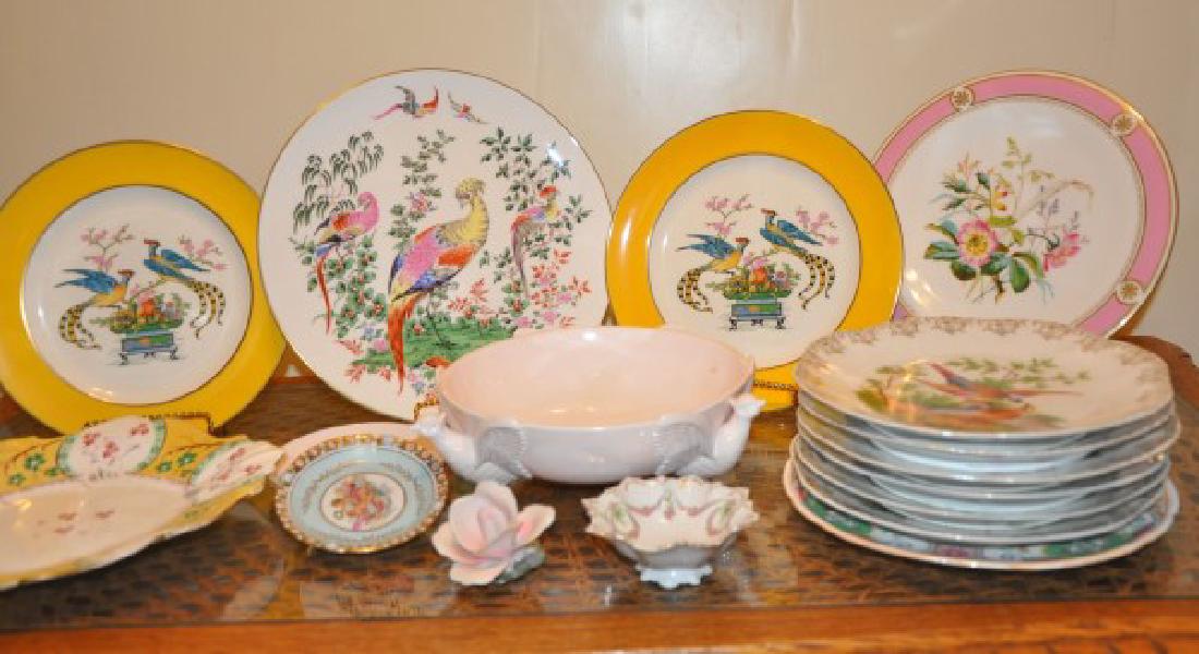 Porcelain: Collection of porcelain plates: 7 plates by Royal Worcester "Fabulous Birds:, pink milk glass bowl, 6 bird plates