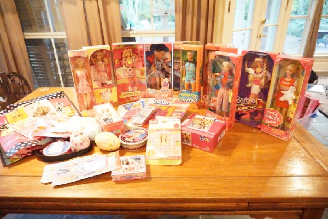 Dolls: 10 Barbie's, clothes, puzzle, tin boxes, night light, watch, tote