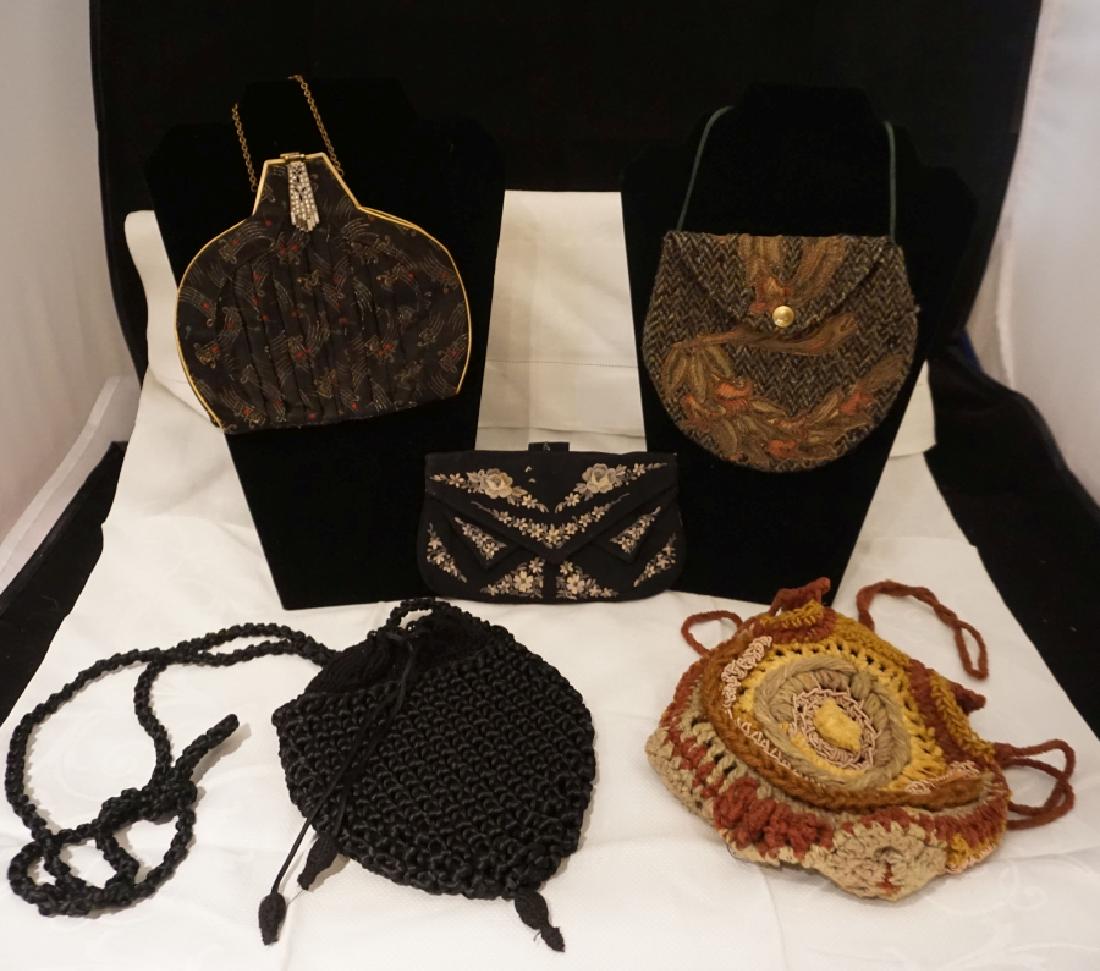 Purses: 5 antique & vintage purses: black silk purse with rhinestone clasp, purse with original mirror & coin purse, silk embroidery purse, wool bag, knitted purse, crochet tea drop bag, late 19th/20th centur