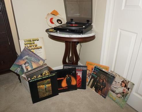 Record Player with Albums: RCA Lab 1200 Fully Automatic Turntable with 6-45 records & 50+ albums: Joe Cocker, Peter, Paul & Mary, Gorden Lightfoot, Glen Campbell, James Taylor, Arlo Gutherie, Dawn at Papa Joe's, plus much more