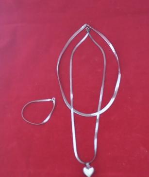 Sterling jewelry: Sterling jewelry: 2 chains 20", 24", heart pendant, bracelet 6 1/2", .8645 troy ounces
