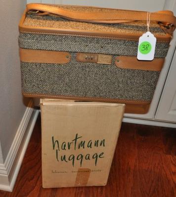 Vintage Hartmann Luggage in original box: Vintage Hartmann Luggage in original box, genuine leather, walnut , small train case 15" l x 9" h