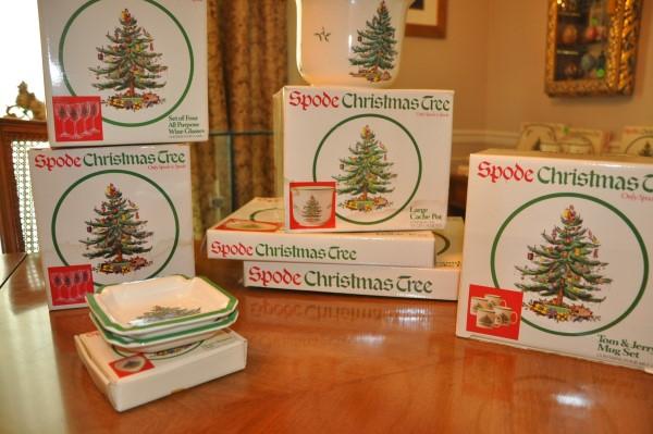 English Spode Christmas Tree: English Spode Christmas Tree: 4 Tom & Jerry mugs, tidbits tray, small & large cache pot, ornament, 7 wine glasses, 2 ash trays, heart shape dish, 20th century
