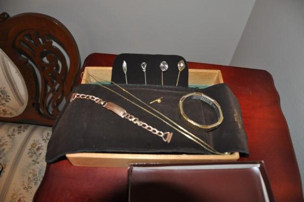 Vintage men's jewelry: Vintage men's jewelry: 4 stick pins, man's link bracelet, flex gold tone bracelet, plated chain, gold filled shit stay, 20th century