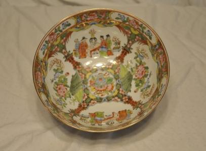Beautiful antique Famille Rose earthenware center bowl: Beautiful antique Famille Rose earthenware center bowl, gold trim 10" round x 4 1/2" h, 19th century