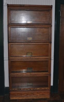 Beautiful antique oak 5 section attorney's bookcase: Beautiful antique oak 5 section attorney's bookcase, made by The Glove Wernicke Co., Cinn, Ohio 34" l x 9 1/2" d x 71" h, late 19th century