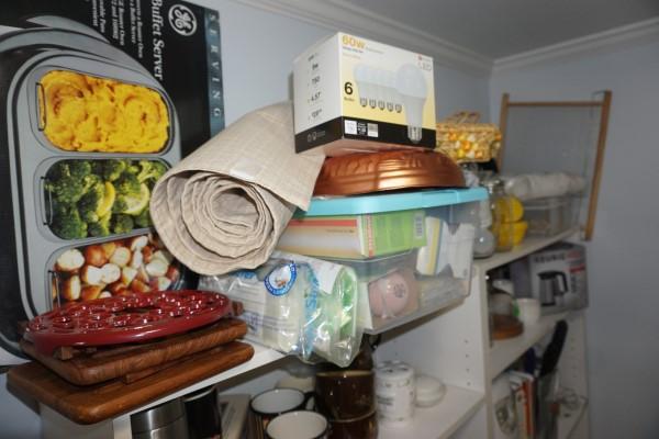 4 shelves of kitchen items:: 4 shelves of kitchen items: Keurig carafe, mason jars, salad spinner, G E Buffet Server, light bulbs, electric knife, trivets