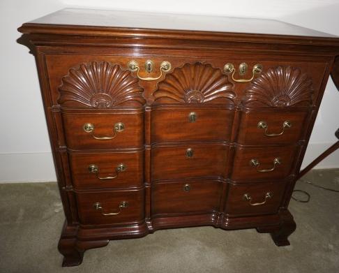 Kittinger iMahogany Chippendale chest, 4 drawers: Kittinger Mahogany Chippendale chest, 4 drawers, brass pulls 37" w x 20" d x 34" h, 20th century