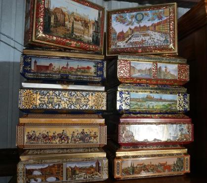 10 cookie tins made in Germany, Lebkuchen/Otto,: 10 cookie tins made in Germany, Lebkuchen/Otto, Lebkuchen/Schmidt, 7" h x 16" d x 12" h, 21st century