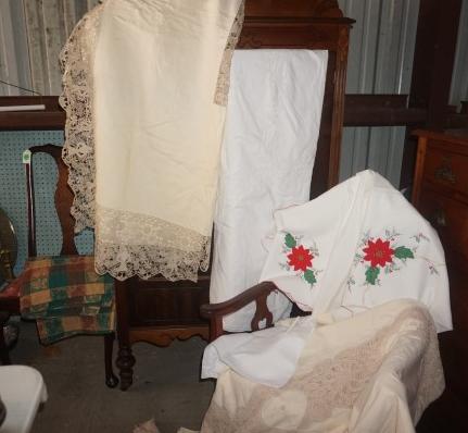 3 beautiful hand made table clothes with napkins: 3 beautiful hand made table clothes with napkins: Christmas, applicate tablecloth with napkins, many white napkins, 20th century