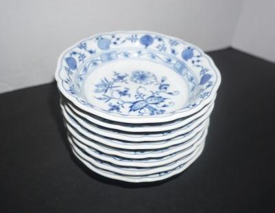 Meissen blue & white porcelain "Blue Onion" pattern: Meissen blue & white porcelain "Blue Onion" pattern: 8 fruit bowls 6" round, 20th century