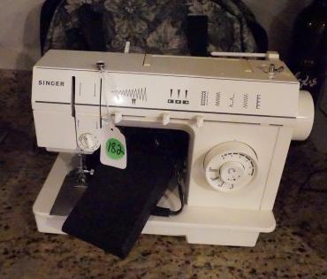 Singer sewing machine: Singer sewing machine, 20th century