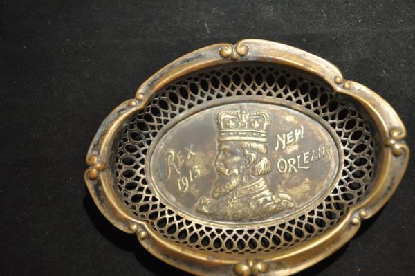 2 Mardi Gras Favors from New Orleans: 2 Mardi Gras Favors from New Orleans: silver plate bowl "REX" 1913, ornate pin from "KOH", Krewe of Hermes 1967