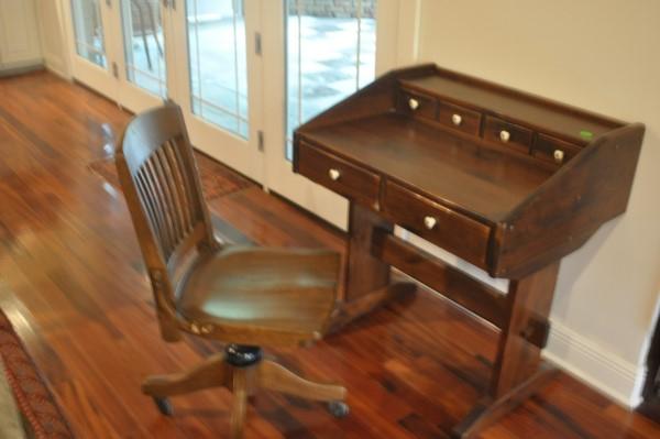 Ethan Allen oak desk with 6 drawers, porcelain pulls: Ethan Allen oak desk with 6 drawers, porcelain pulls 32" w x 24" d x 25" h, oak office chair on casters, 20th century