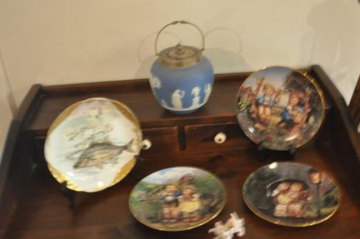 Collection of porcelain: Collection of porcelain: Jasperware by Wedgwood biscuit barrel, fish plate by Limoges, 3 Hummel plates from Danbury Mint "Stormy Weather", "Apple Tree Boy & Girl", "Country Crossroads", 20th century