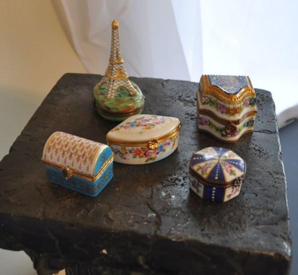 5 Limoges Trinket Boxes: 5 Limoges boxes with hinges, 1 miniature Tantalus, 20th century