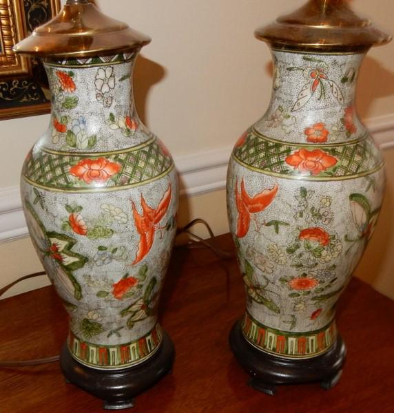 Asian Vase Lamps: Pair of Asian porcelain vase lamps, 20th century