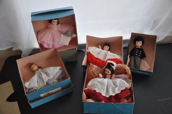 Madame Alexander Dolls: Little Woman Madam Alexander dolls: Marme #415, Amy #411, Jo #43, Meg #414, Beth #412, Laurie Little Men #416, 20th century