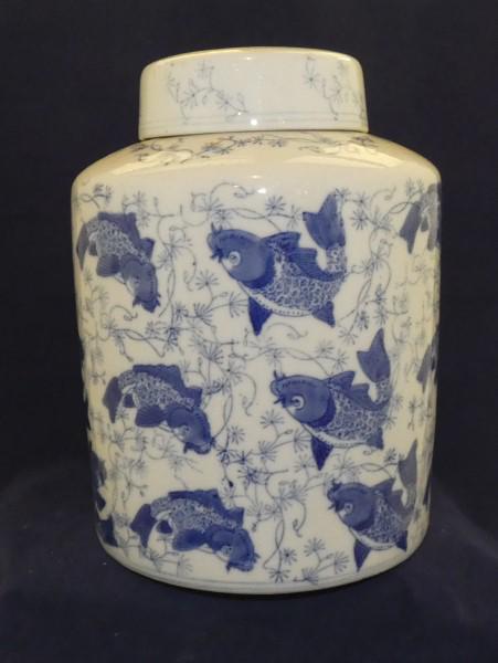 Large Asian blue & white porcelain ginger jar: Large Asian blue & white porcelain covered ginger jar 8" round x 10" h, 20thcentury