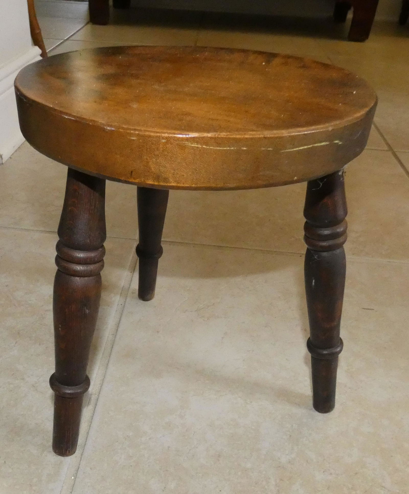 Antique 3 leg milking stool (1 of 4)