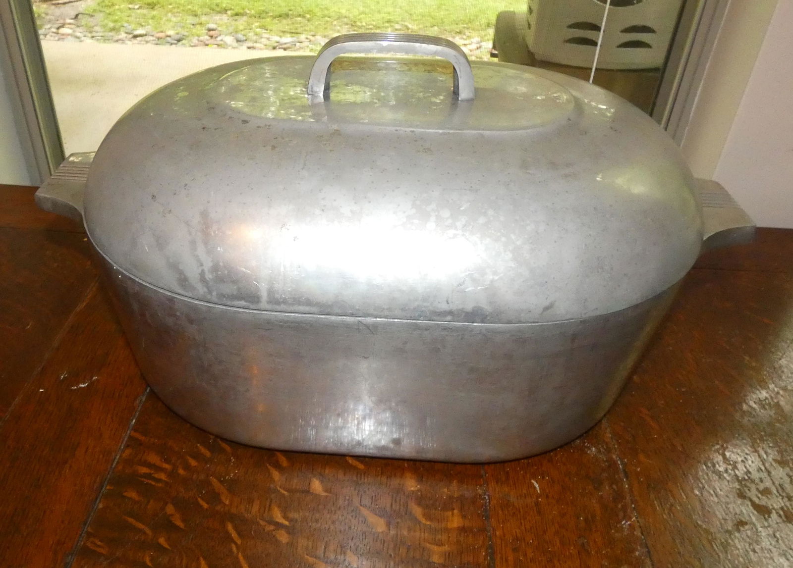 Magnalite oval roaster with lid (1 of 1)