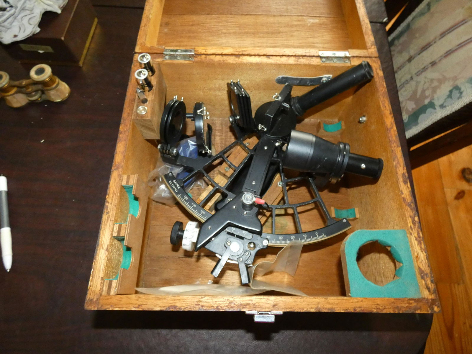 Sextant made by Saura Keiki Seisakusho Co., LTD. (1 of 4)