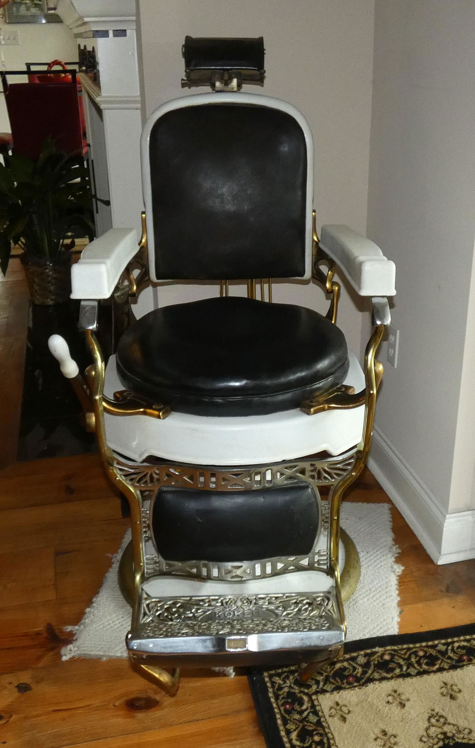 Beautiful antique Barber's chair made by Koken Companies (1 of 10)