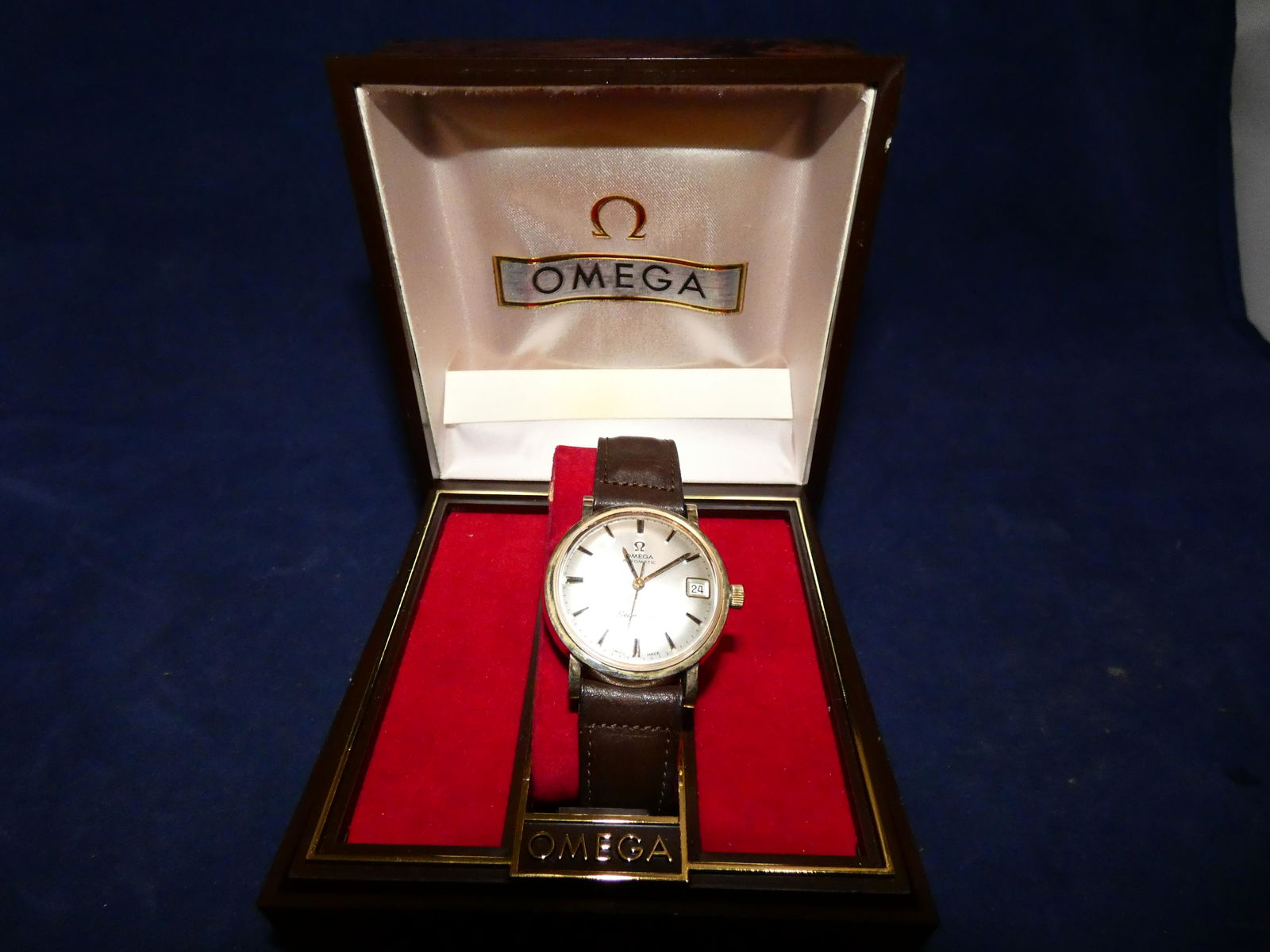 Beautiful OMEGA Seamaster watch by Tissot (1 of 3)