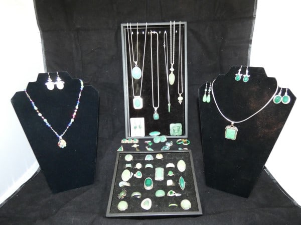 Vintage & Retro sterling jewelry with natural green stones: Vintage & Retro sterling jewelry with natural green stones: 23 rings of various sizes, 7 necklaces, 9 necklaces with pendants, 8 pairs of earrings, carved stone, mid 20th century