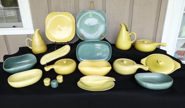 23 pieces of Russell Wright Steubenville dinnerware: 23 pieces of Russell Wright Steubenville dinnerware: 2 large platters, 4 covered casseroles, 4 open vegetable dishes, 3 salt & pepper shakers, 4 bowls, gravy boat with liner, mid 20th century