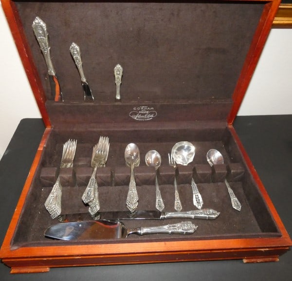 42 pieces of Wallace sterling flatware "Rose Point" pattern: 42 pieces of Wallace sterling flatware "Rose Point" pattern: 9 dinner forks, 11 salad forks, 14 teaspoons, cream soup spoon, dinner knife, master butter, butter knife, ladle, lemon fork, pie server, c