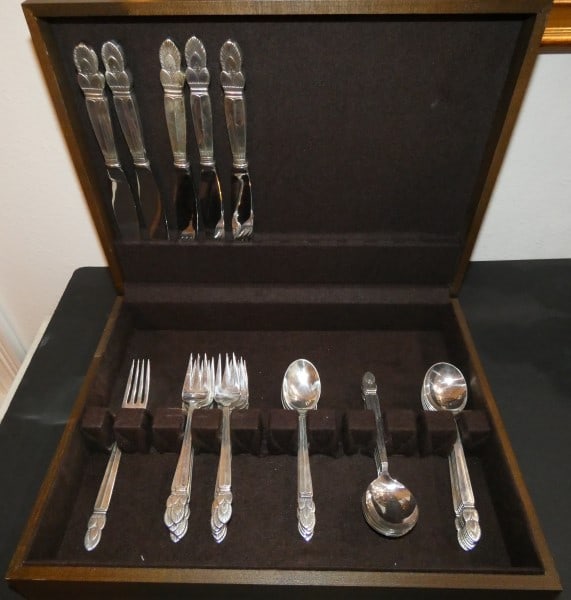 36 pieces of sterling flatware by Whiting "Princess Ingrid" pattern: 36 pieces of sterling flatware by Whiting "Princess Ingrid" pattern: dinner fork, 12 salad forks, 5 dinner knives, 6 teaspoons, 12 cream soup spoons, 1526 grams (does not include knives) wood flatware