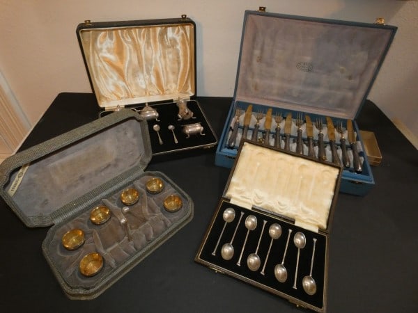 4 sets of silver plate & sterling flatware & salts in fitted boxes: 4 sets of silver plate & sterling flatware & salts in fitted boxes: Fish/fruit set of 12 forks & knives by K Noll Juwelier Giessen, Set of 8 English demi-tasse spoons, set of open salts with cobalt li
