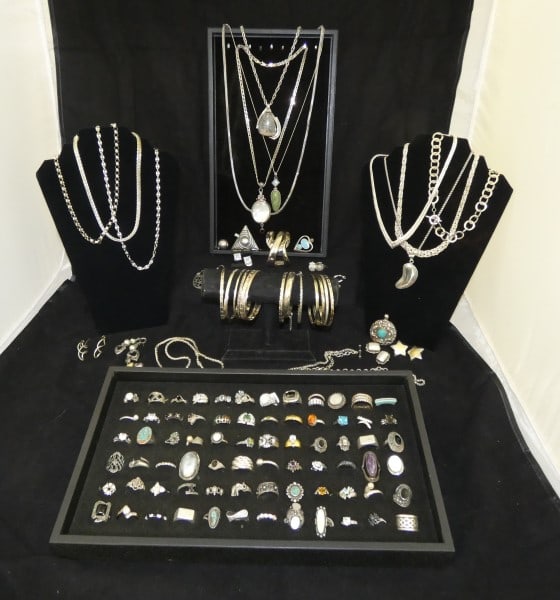 100+ pieces of vintage & retro sterling jewelry: 100+ pieces of vintage & retro sterling jewelry: necklaces, some with pendants, bracelets, pendants, earrings, 60 rings of various sizes, some with natural, clear & color stones, 667 grams, (does not 