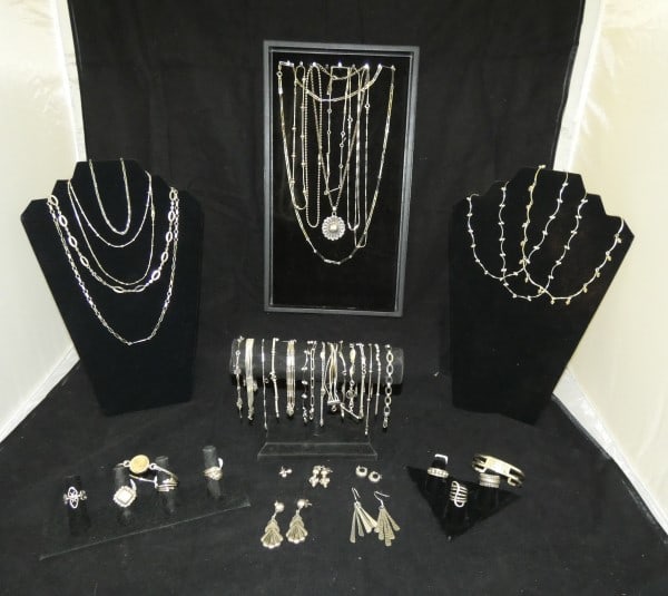 Vintage & Retro sterling jewelry: Vintage & Retro sterling jewelry: assortment of delicate necklaces, pendant, bracelets, earings & rings with ball & link design of various sizes, 320 grams, mid 20th century