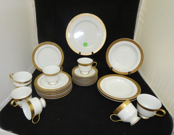 Set of 31 pieces china with gold borders by Sango "Georgetown": Set of 31 pieces china with gold borders by Sango "Georgetown": 7 cream soup bowls, 8 large plate, 8 salad/dessert plates, 8 cups & saucers, mid 20th century