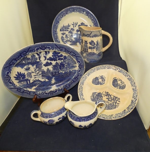 Blue Willow: Blue Willow: chop plate, dinner plate, oval platter, pitcher, early 20th century