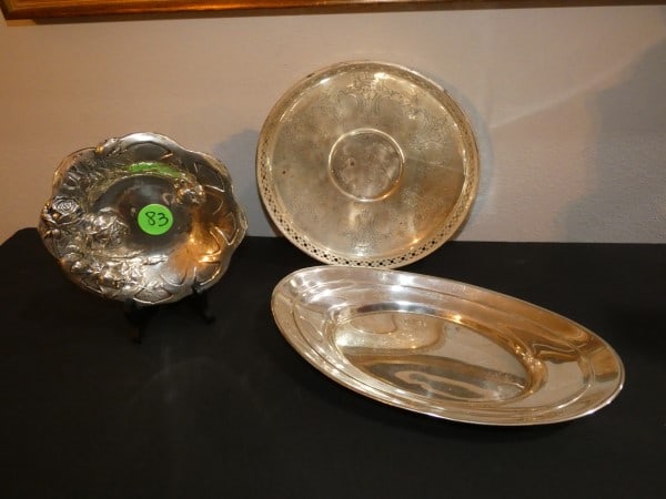 3 sterling bowls: 3 sterling bowls: footed bowl with ornate edges & etched designed, 281 grams, oval bread bowl by Reed & Barton, 237 grams, round bowl with rose design, 98 grams, early to mid 20th century