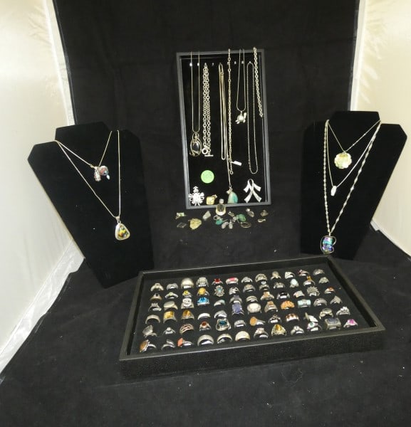 Vintage & Retro sterling jewelry with natural stones & cut stones: Vintage & Retro sterling jewelry with natural stones & cut stones: necklaces with pendants, pendants, earrings, 60 rings of various sizes, 260 grams, (does not include jewelry with stones), mid to lat