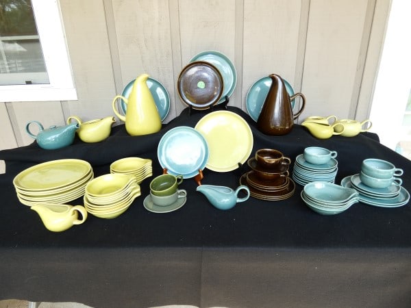 42+ pieces of Russell Wright Steubenville dinnerware & "Collector's Encyclopedia: 42+ pieces of Russell Wright Steubenville dinnerware & "Collector's Encyclopedia of Russel Wright" by Ann Kerr: 12 dinner plates, 7 salad plates, 4 soup bowls, 17 fruit bowls, 2 tea pots (1 with no li