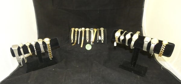 22 Vintage & Retro ladies watches, gold tone, stainless, Movado, Seiko, Citizens: 22 Vintage & Retro ladies watches, gold tone, stainless, Movado, Seiko, Citizens Timex, Guren, Liz Claiborne, Fossil, Guess, Elgin, mid to late 20th century