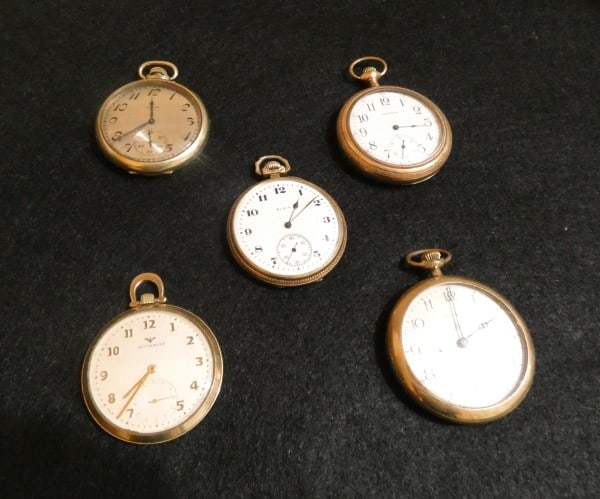 5 antique & vintage gold tone open face pocket watches: 5 antique & vintage gold tone open face pocket watches: Wittnaur, 2 Elgins, Waltham #8977711, engraved back, Reliance by Elgin #3048599, inscribed back, early 20th century