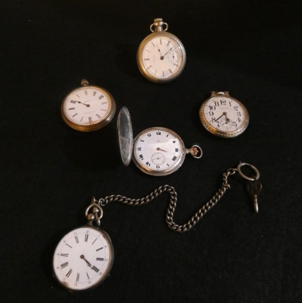 5 silver tone open faced pocket watches: 5 silver tone open faced pocket watches, vintage & antique: ACRP #88-5060 Pocket Watches: Elgin, open face, Black Star & Frost, open face, 8 days, Swiss, Omega (crystal & second hand is missing), Rien