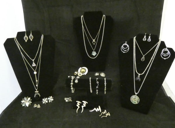 Vintage & Retro sterling jewelry: Vintage & Retro sterling jewelry, some with stones: 9 necklaces with pendants with black onyx, crystals & mother of pearl, 4 broaches, 10 pairs of earrings, 4 bracelets, 204 grams, (does not include j