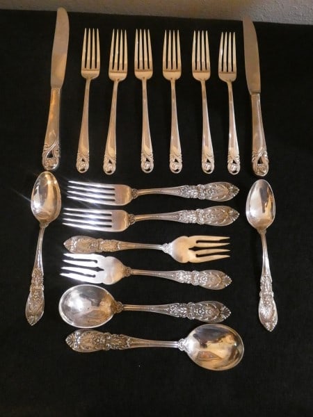 2 sets of sterling flatware by International: 2 sets of sterling flatware by International: "Spring Glory" pattern: 6 dinner forks, 2 knives, 304 grams (knives not included), "Joan of Arc" pattern: 4 cream soup spoons, 142 grams, early-mid 20th c