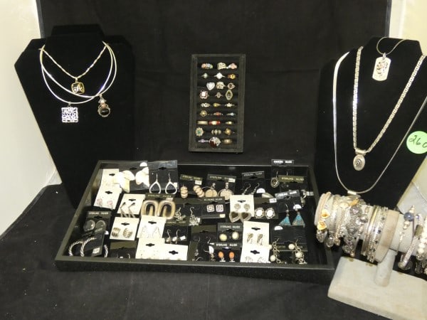 Vintage & Retro Sterling jewelry: Vintage & Retro Sterling jewelry, some with natural& cut stones: 22 bracelets, 6 necklaces with pendants, 28 rings of various sizes, 30 pairs of earrings, 339 grams, (does not include jewelry with sto
