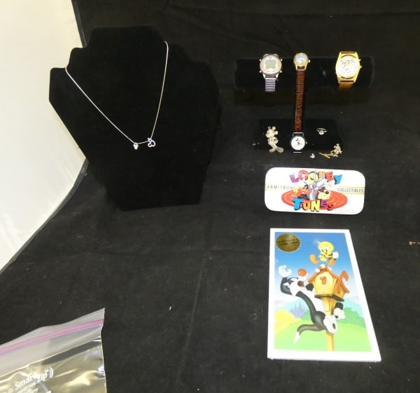 Disney & Loony Tunes jewelry & collectibles: Disney & Loony Tunes jewelry & collectibles: Mickey Mouse & Minnie Mouse watches, Tazmania Devil Watch in watch tin, Winnie the Pooh Watch, 2 Mickey Mouse pendants on a chain, tie tac, pendant without