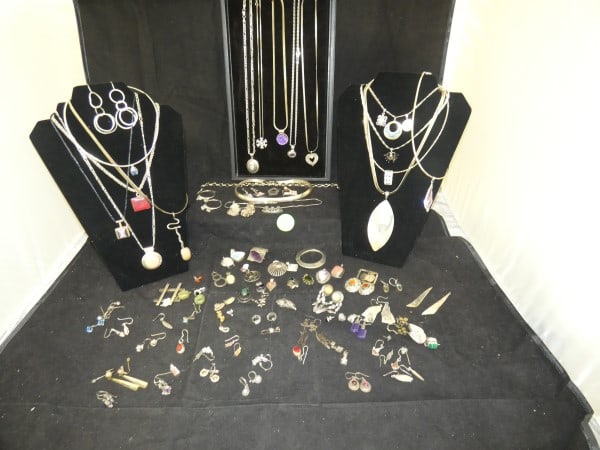 Vintage & Retro sterling jewelry: Vintage & Retro sterling jewelry, some with natural & cut stones: 18 necklaces with pendants, 41 pairs of earrings, 2 broaches, 14 pendants, 515 grams, (does not include jewelry with stones), mid to l